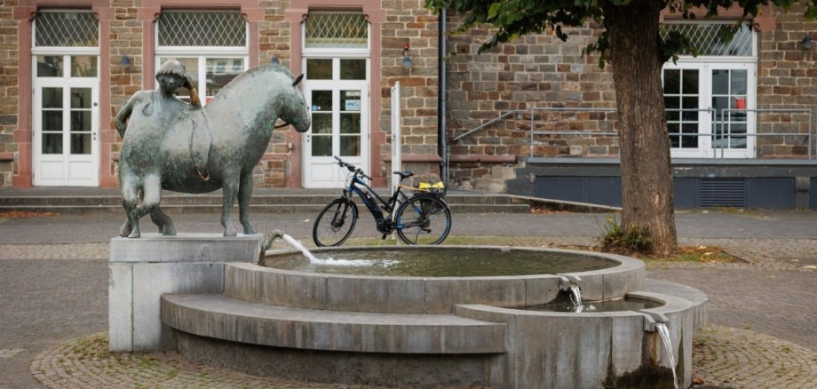 5)	Auch das Kunstwerk „Junge mit Grubenpferd“ von Prof. Wolfgang Binding liegt an einer der vier „Art & Bike“-Routen und kann im Rahmen einer Radtour entdeckt werden.